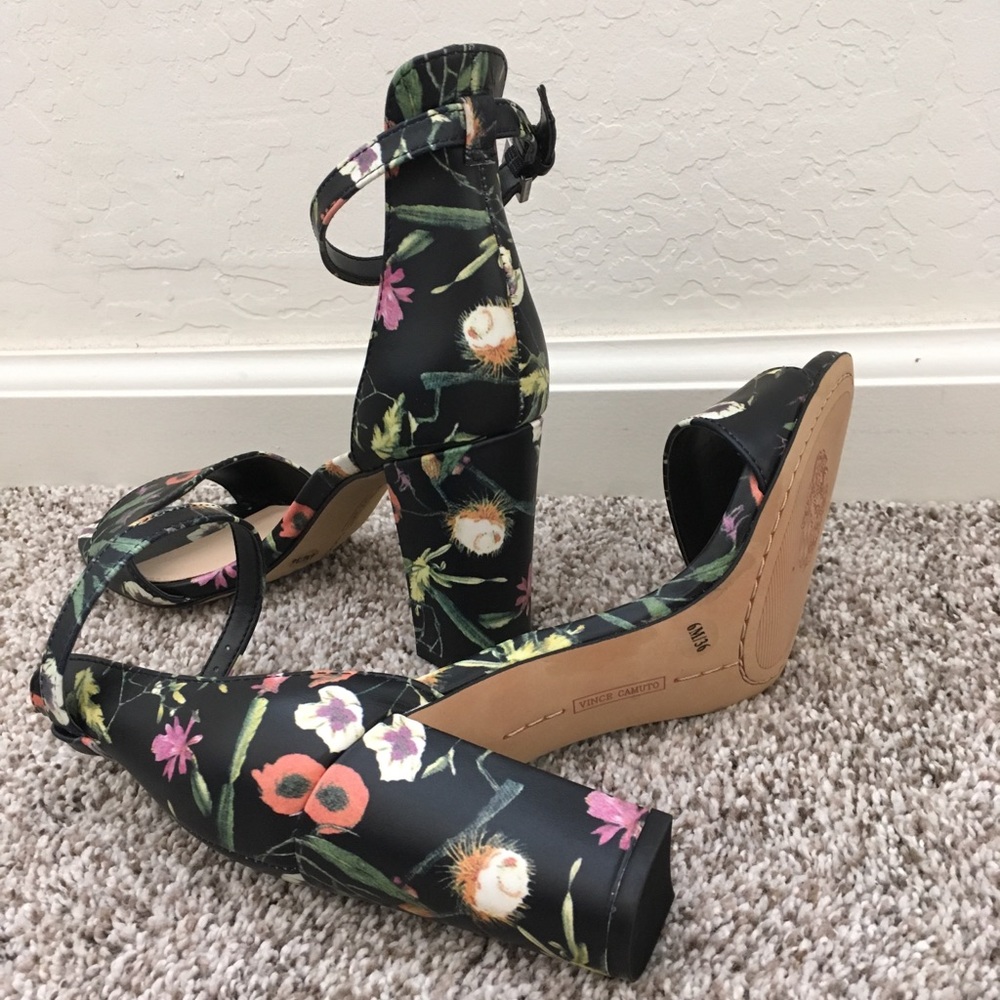 VINCE CAMUTO Sandals - Picture 2 of 4